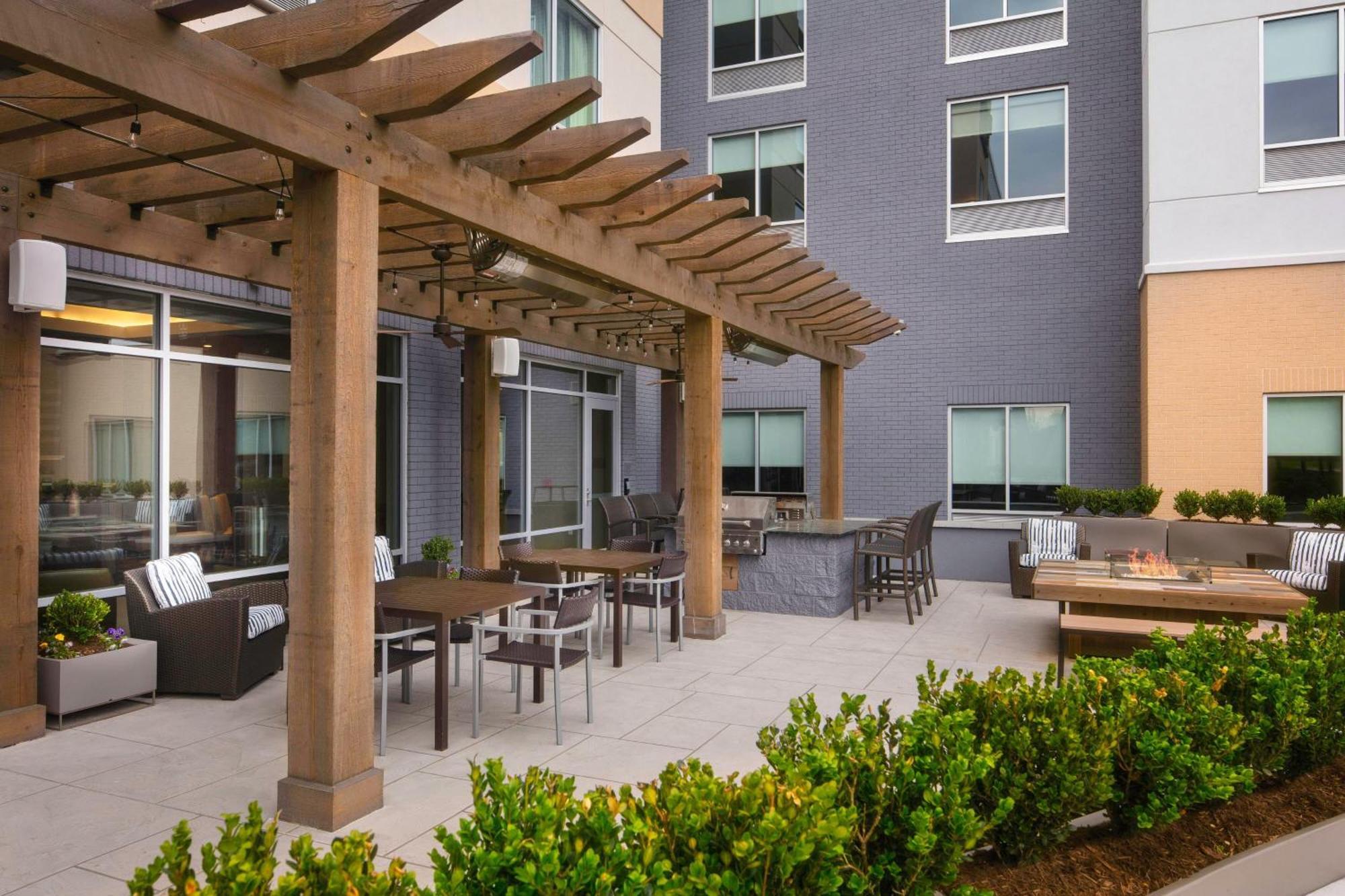 Towneplace Suites By Marriott Louisville Northeast Exterior photo